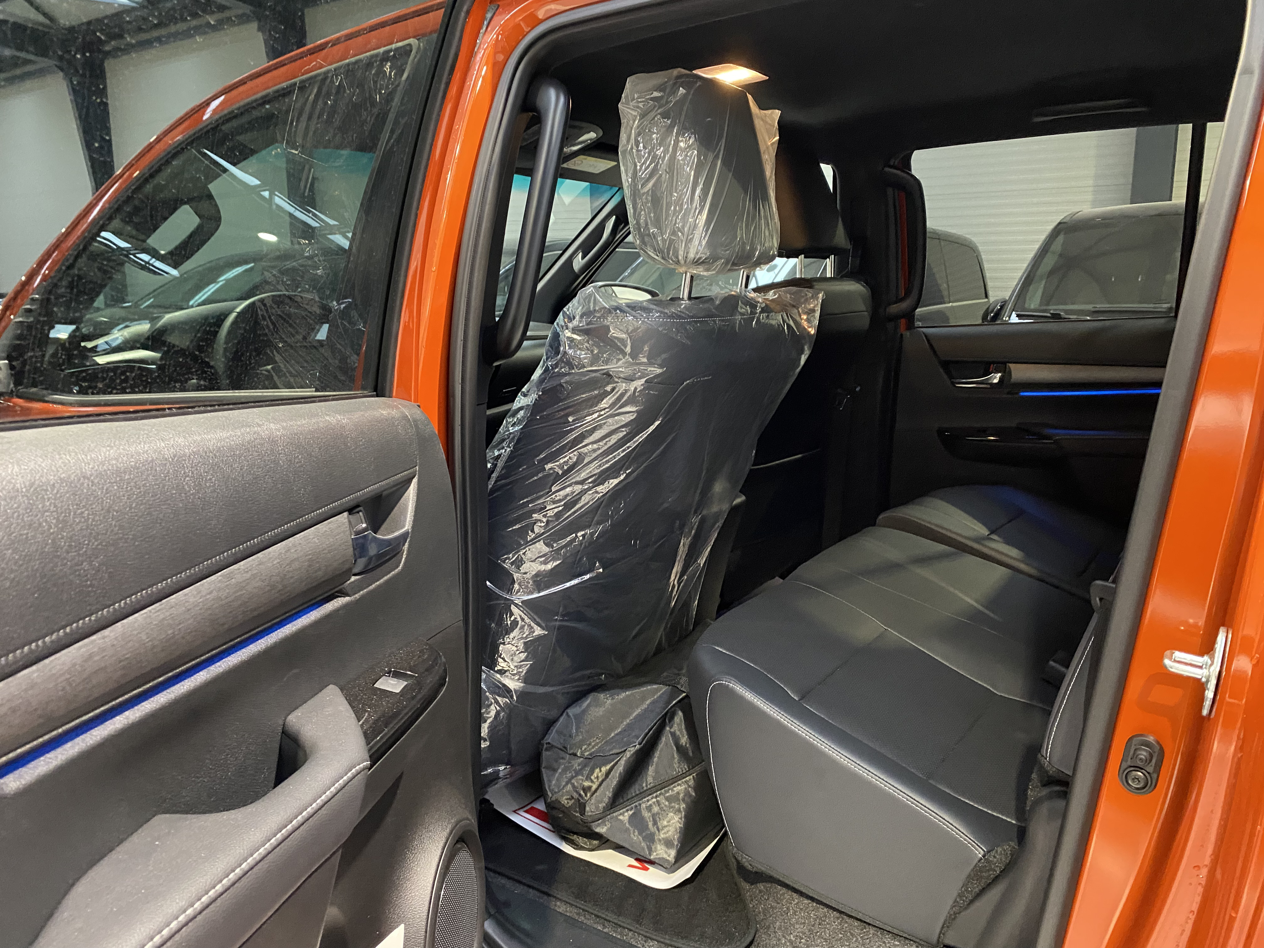 Toyota Hilux 2.8D 204CP 4x4 Double Cab AT MHEV Invincible - foto 22