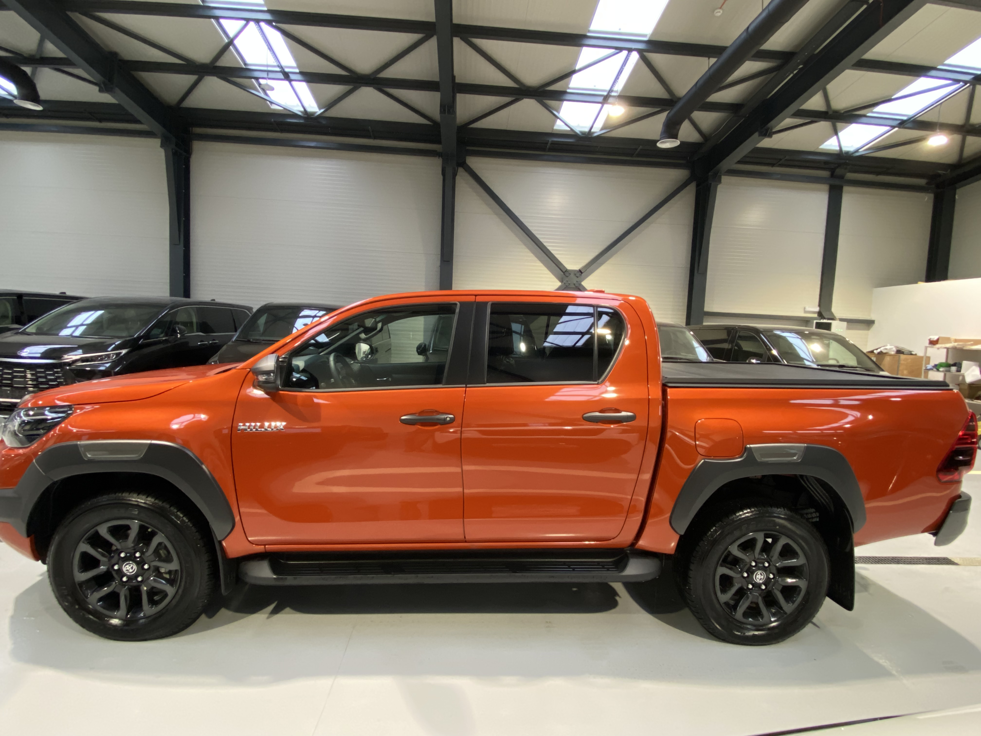 Toyota Hilux 2.8D 204CP 4x4 Double Cab AT MHEV Invincible - foto 8
