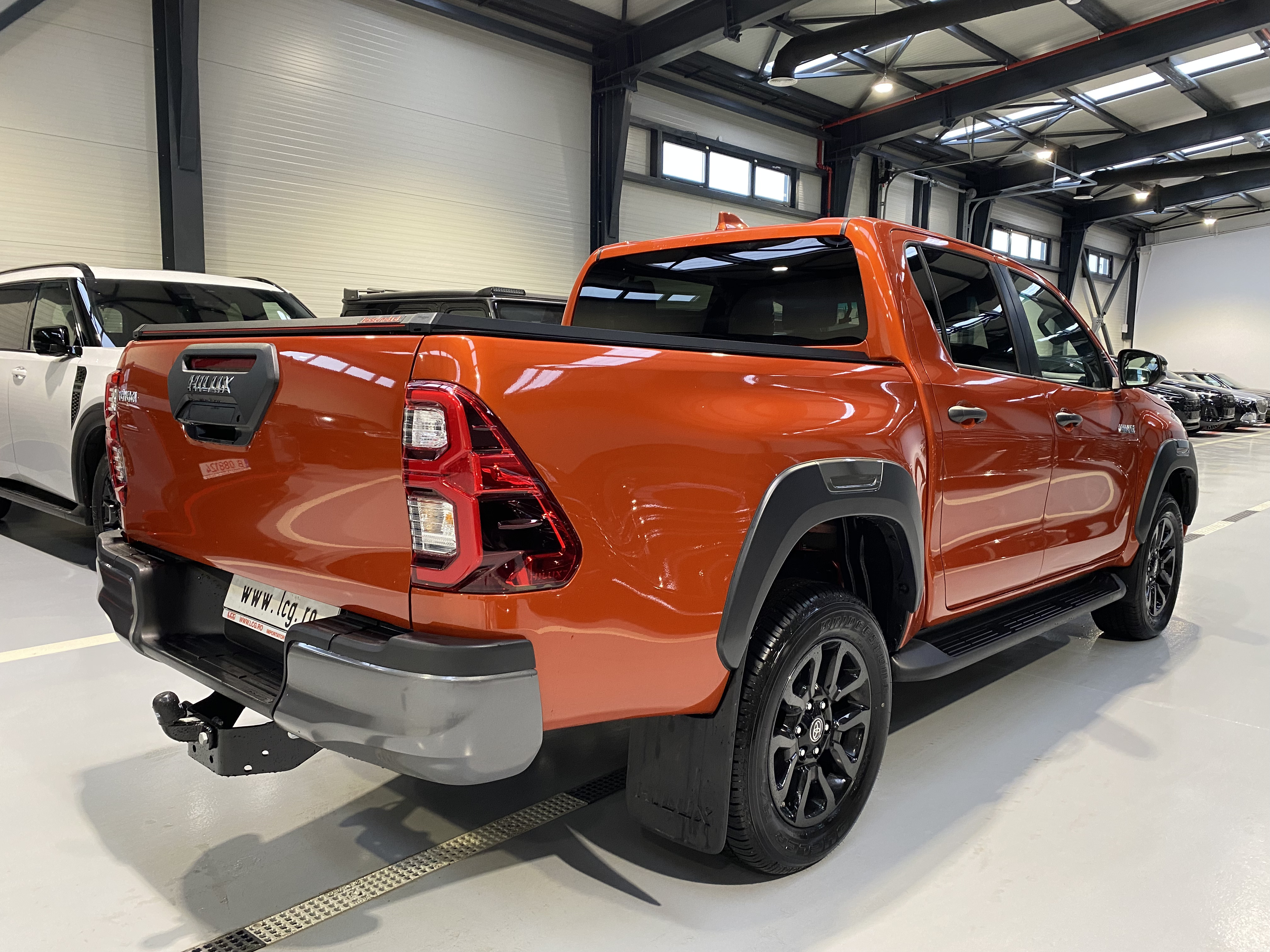 Toyota Hilux 2.8D 204CP 4x4 Double Cab AT MHEV Invincible - foto 3