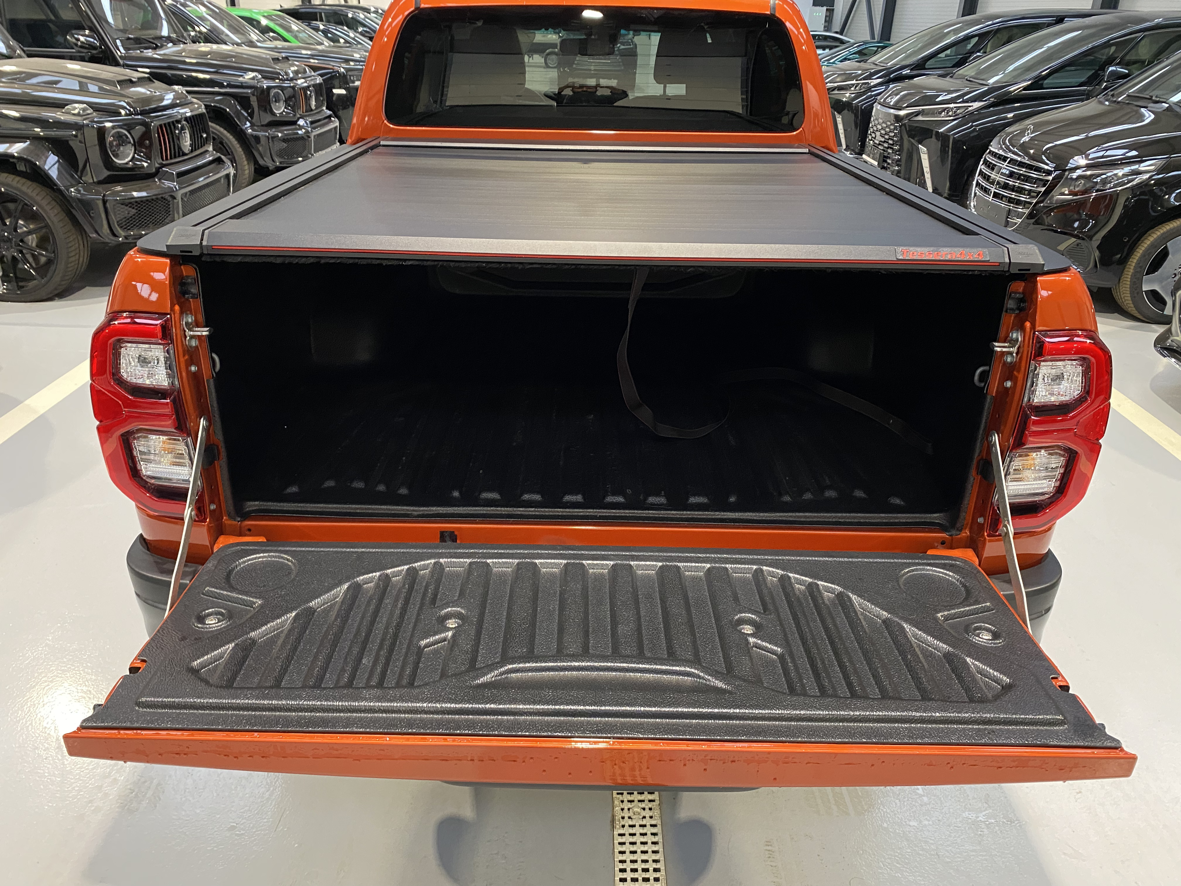 Toyota Hilux 2.8D 204CP 4x4 Double Cab AT MHEV Invincible - foto 5