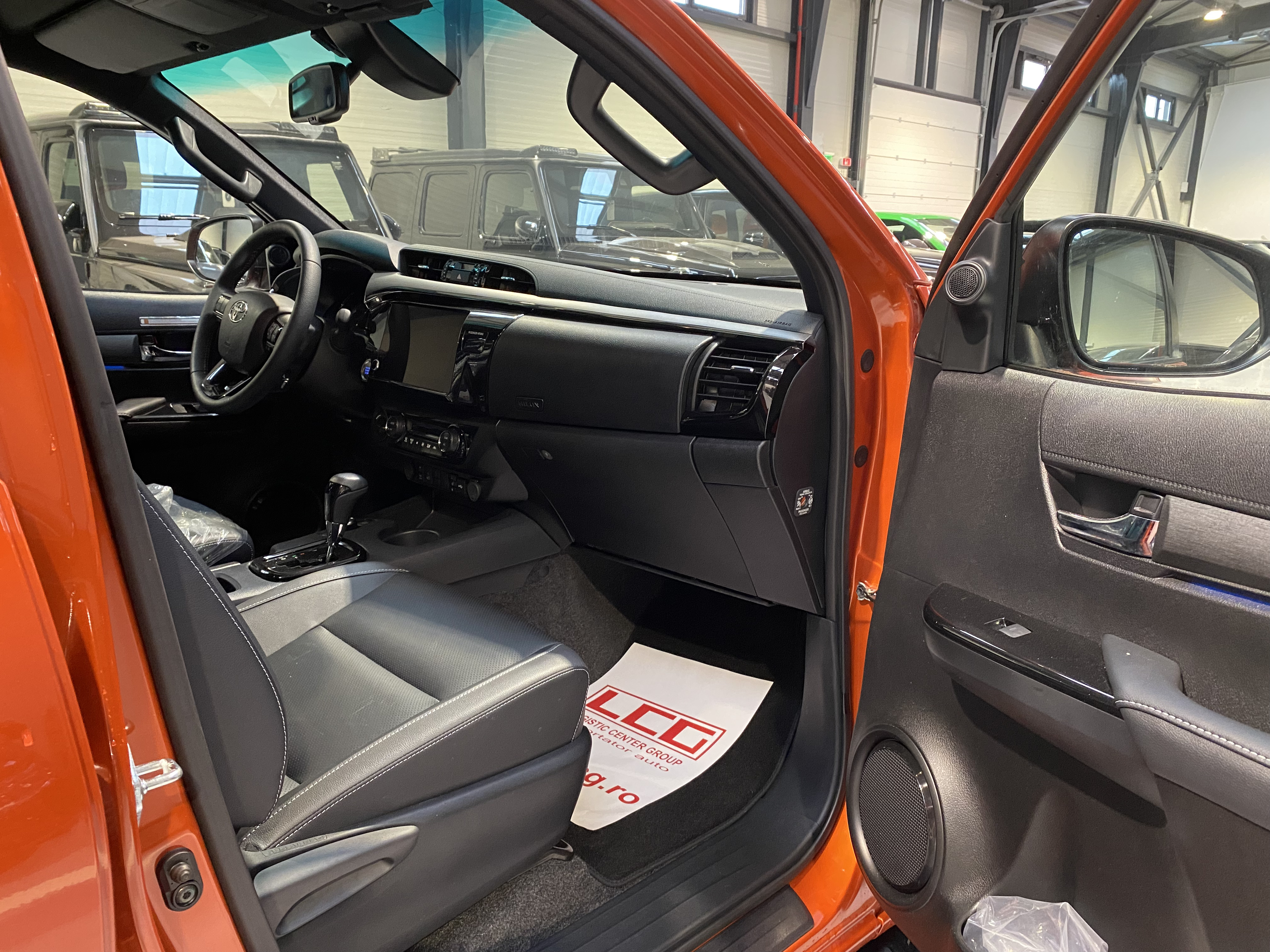 Toyota Hilux 2.8D 204CP 4x4 Double Cab AT MHEV Invincible - foto 20