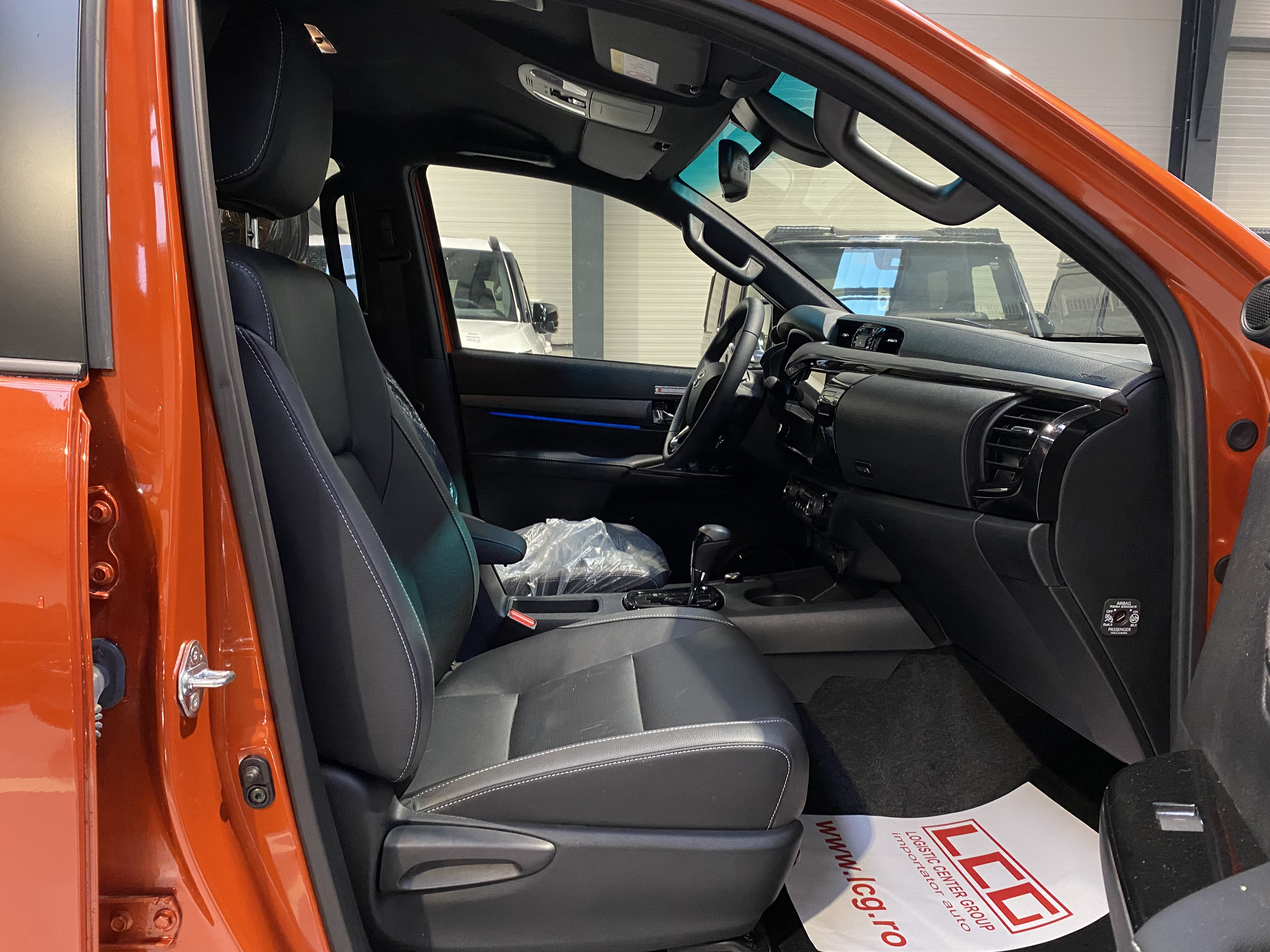 Toyota Hilux 2.8D 204CP 4x4 Double Cab AT MHEV Invincible - foto 19