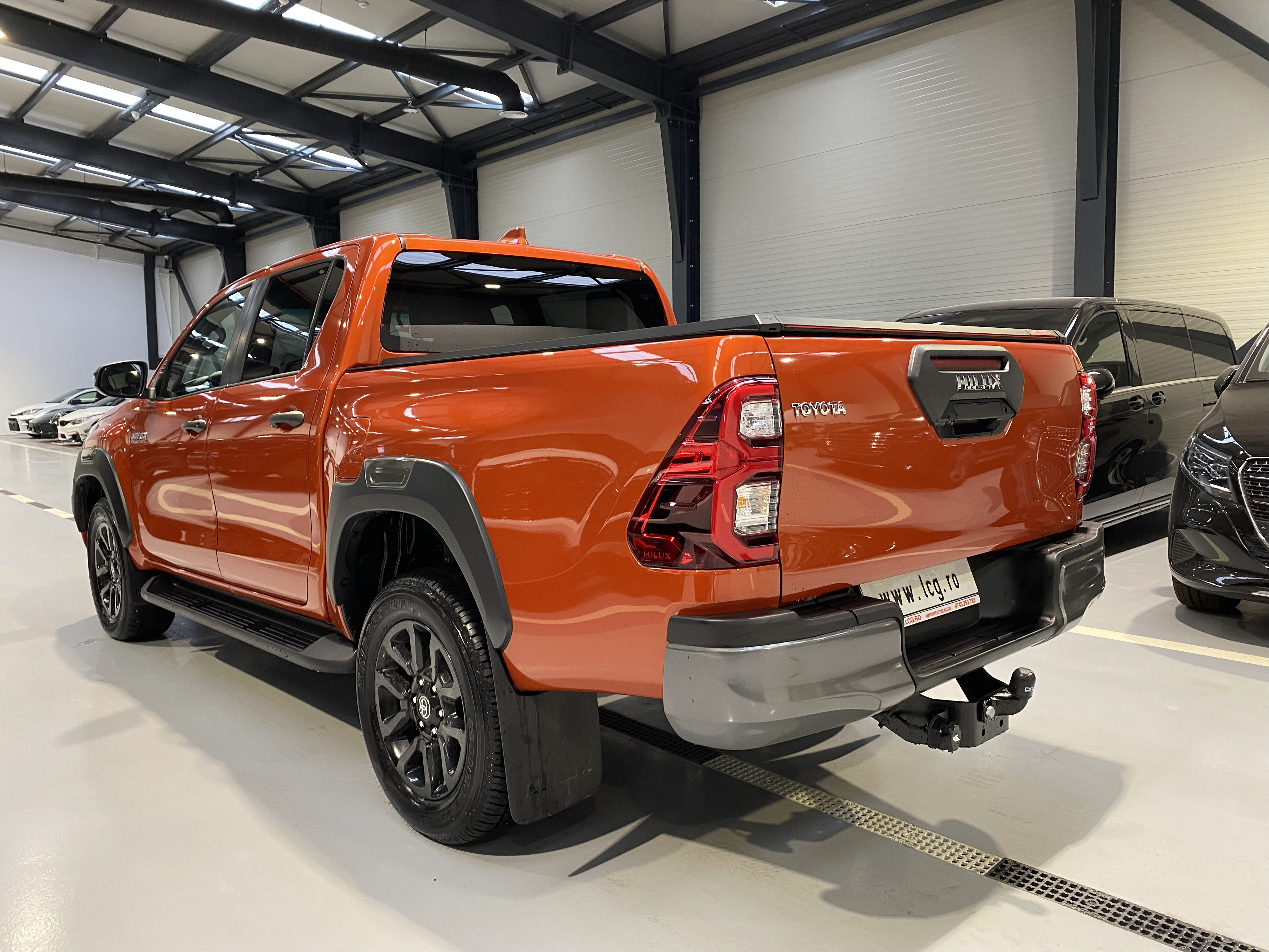 Toyota Hilux 2.8D 204CP 4x4 Double Cab AT MHEV Invincible - foto 7