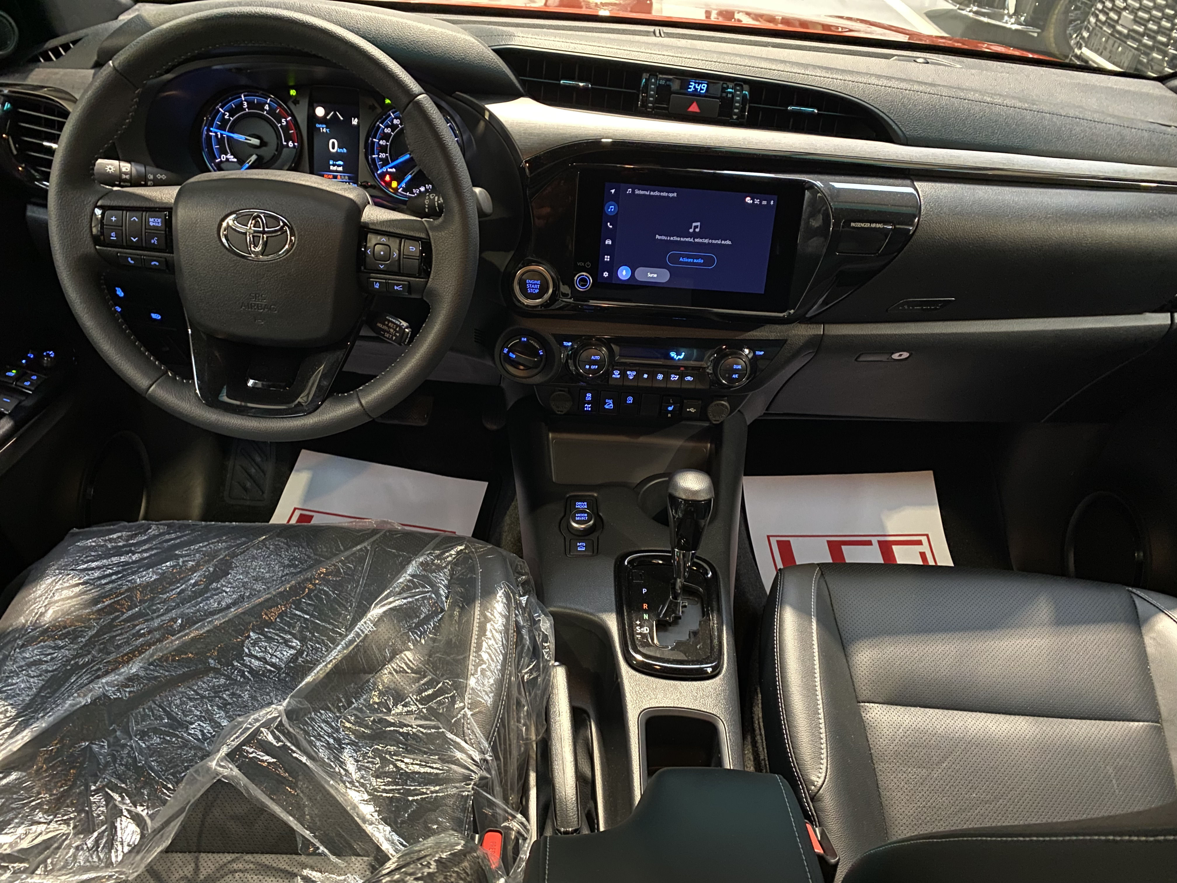 Toyota Hilux 2.8D 204CP 4x4 Double Cab AT MHEV Invincible - foto 14