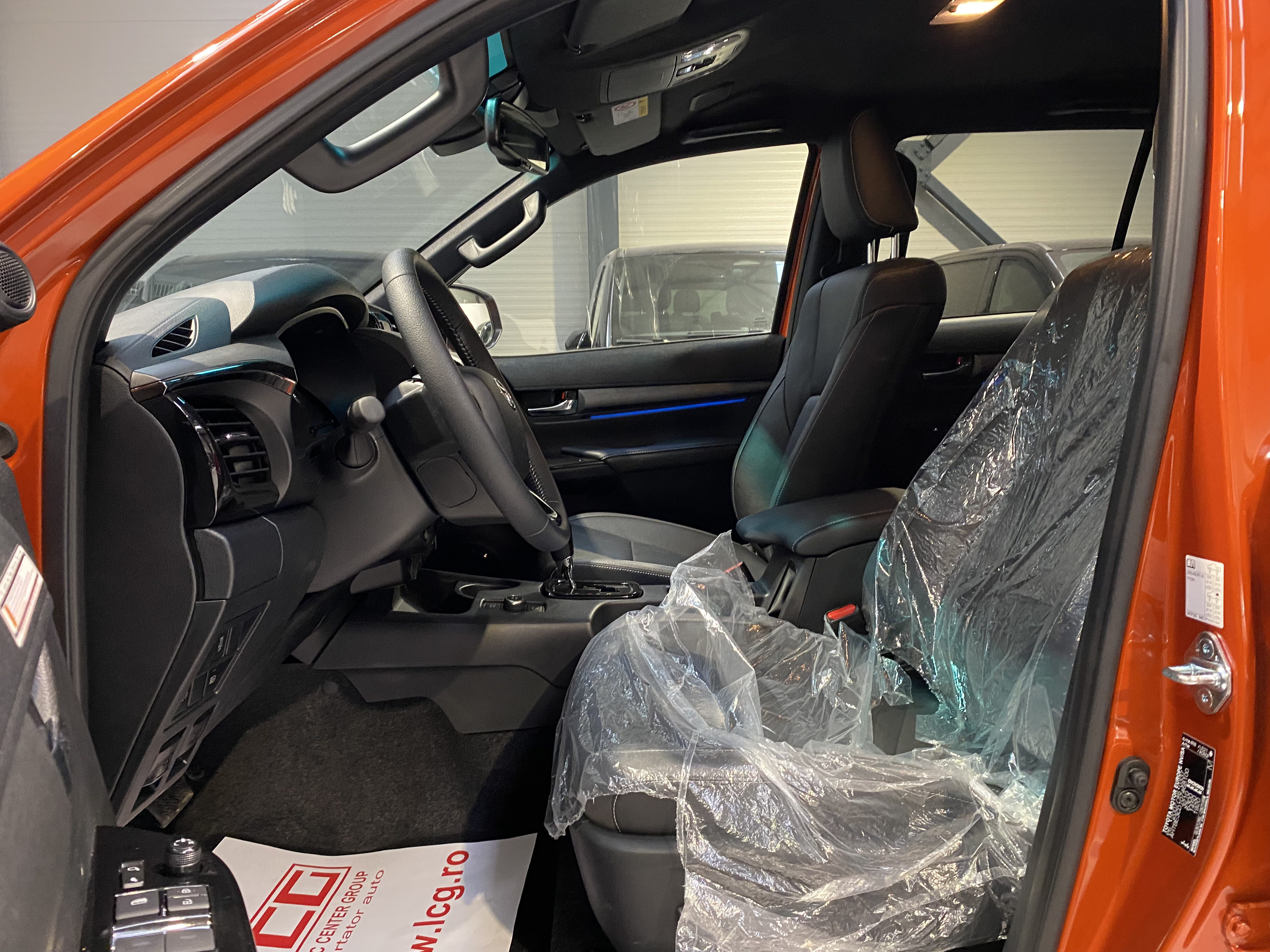 Toyota Hilux 2.8D 204CP 4x4 Double Cab AT MHEV Invincible - foto 12