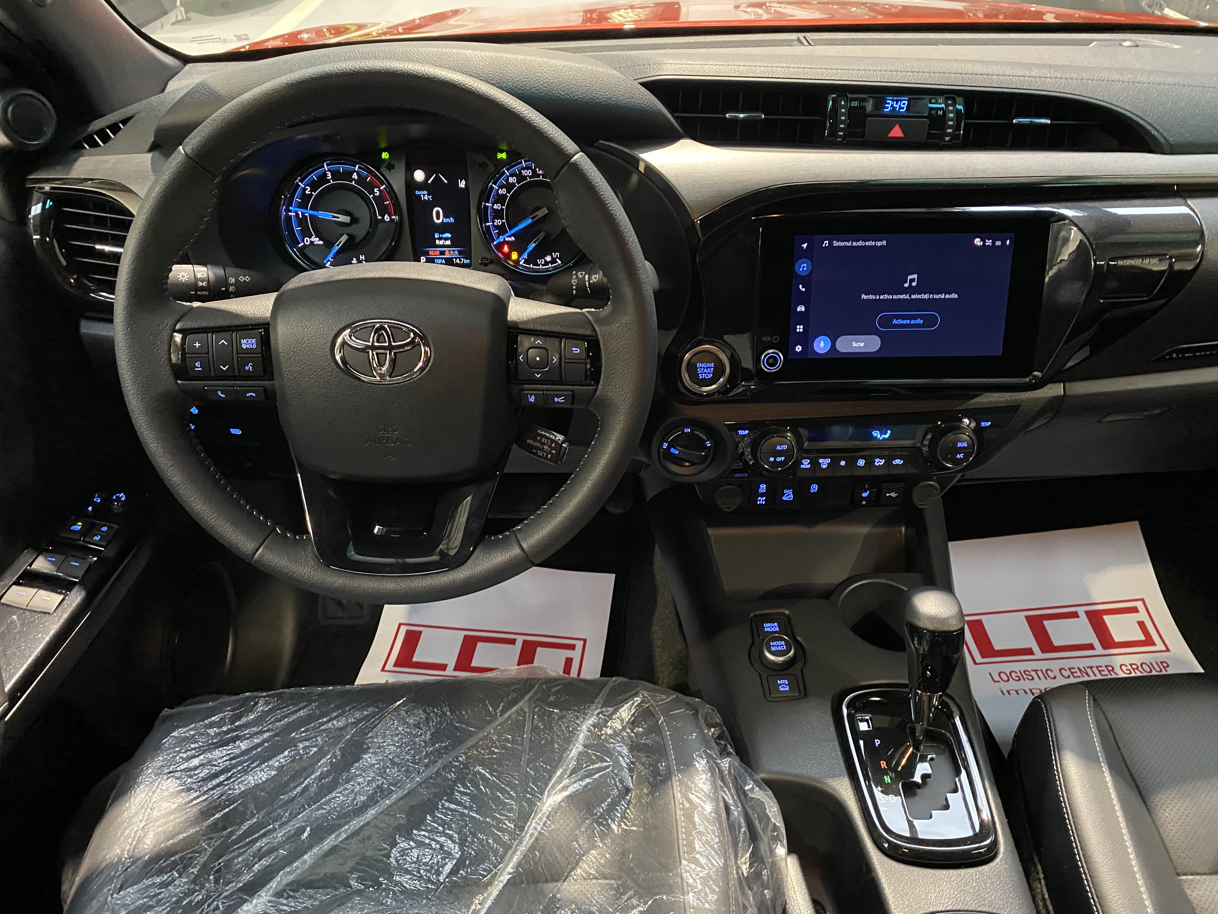Toyota Hilux 2.8D 204CP 4x4 Double Cab AT MHEV Invincible - foto 15