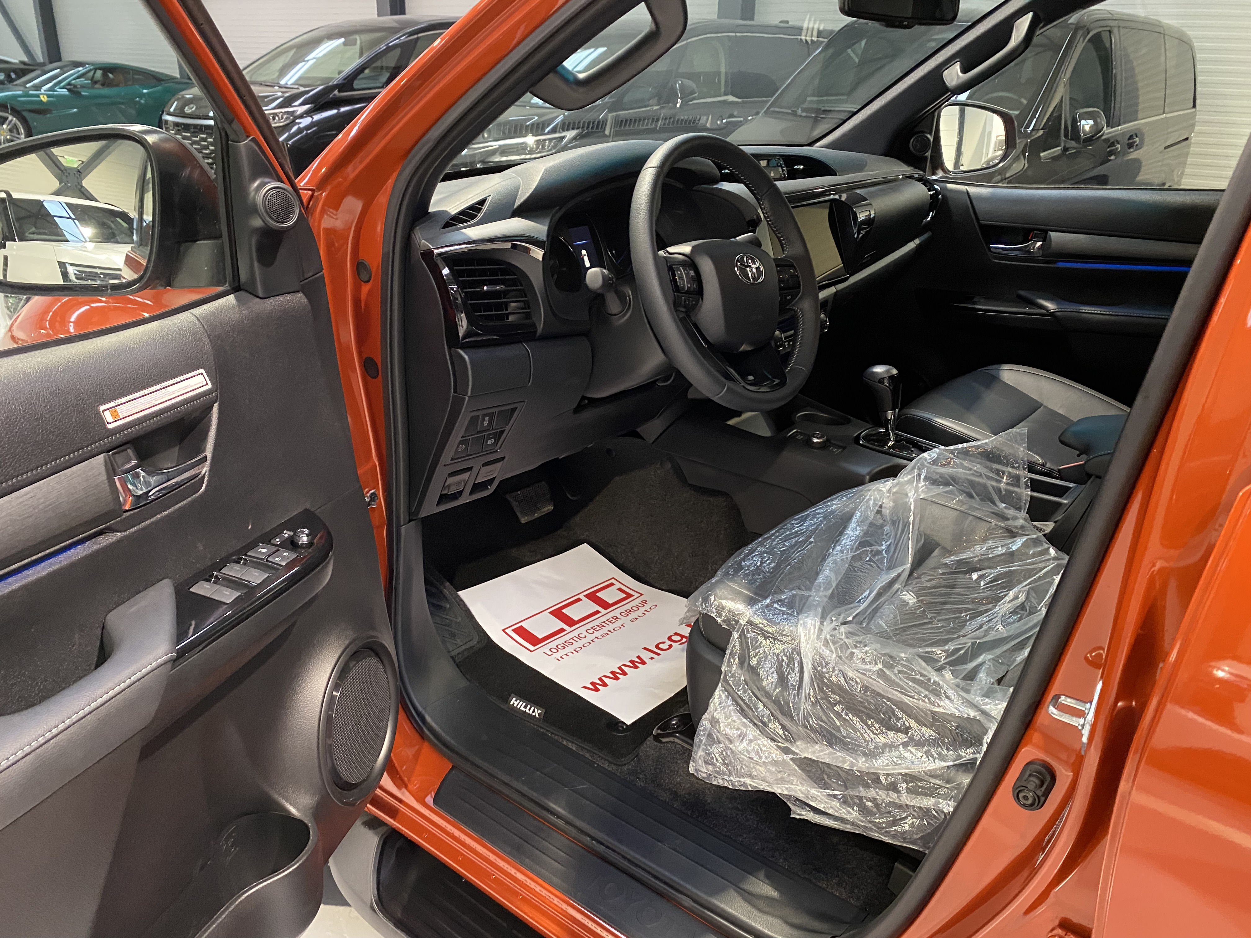 Toyota Hilux 2.8D 204CP 4x4 Double Cab AT MHEV Invincible - foto 11
