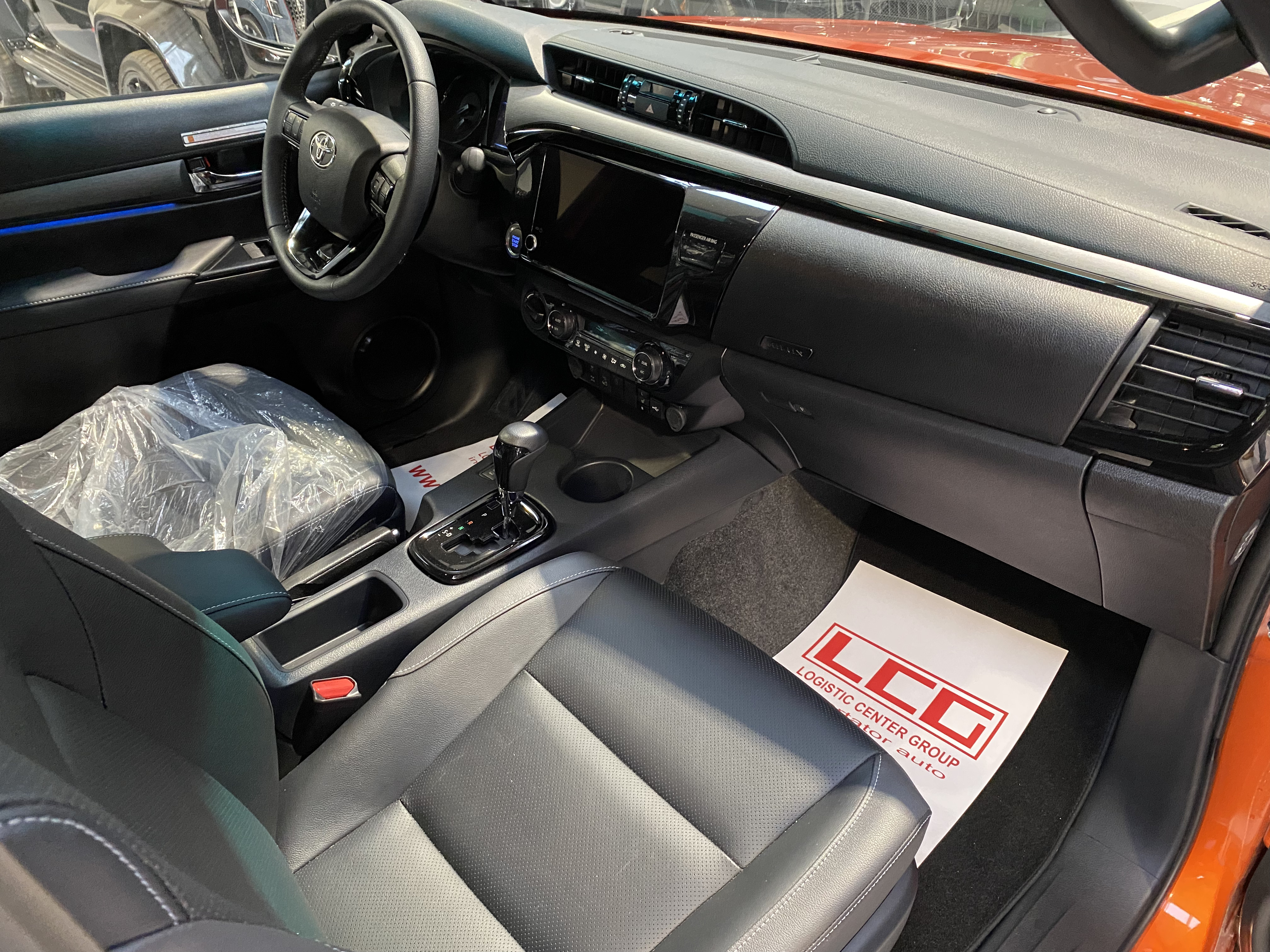 Toyota Hilux 2.8D 204CP 4x4 Double Cab AT MHEV Invincible - foto 18